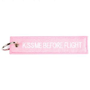 Breloc KISS ME BEFORE FLIGHT